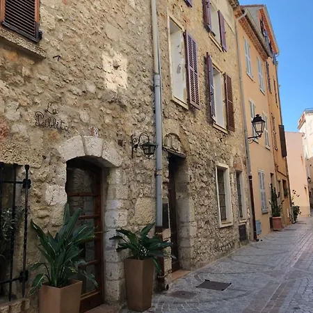 Old Antibes Home Roof Terrace And Sea Views Hébergement de vacances *